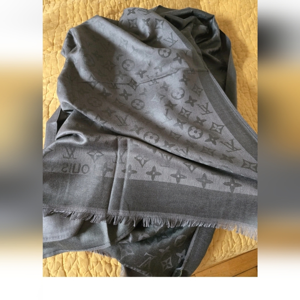 Louis Vuitton Scarf Shawl Stole Monogram LV Italy 70”x28” Gray